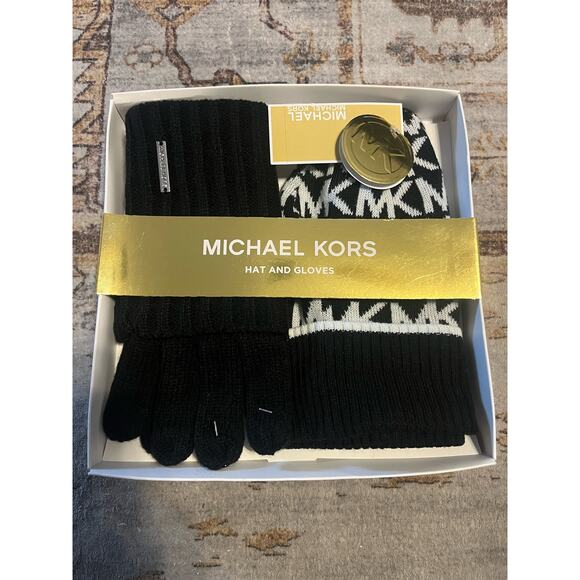 NWT Michael  Kors Logo Hat And Gloves Gift Set Black White - Picture 2 of 3